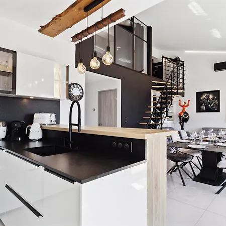 Duplex Les Pins 89m2 Et Terrasse 30m2 Apartament Antibes