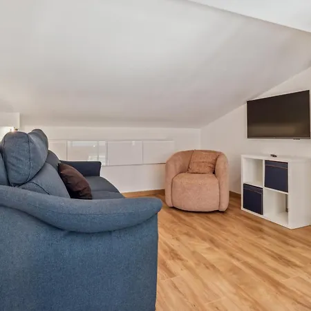 Duplex Les Pins 89m2 Et Terrasse 30m2 Antibes